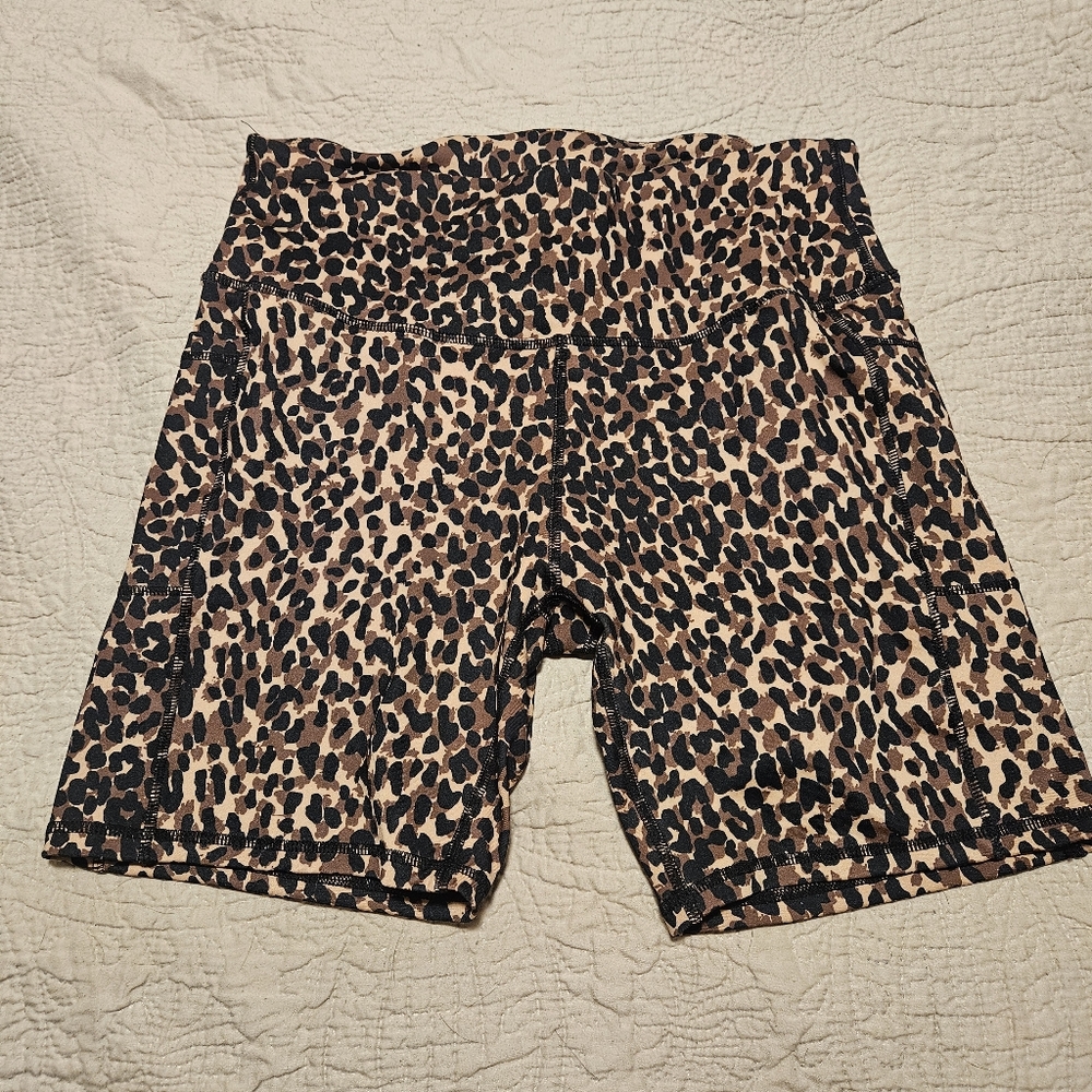 Leopard Print Women's Athletic Shorts | XL